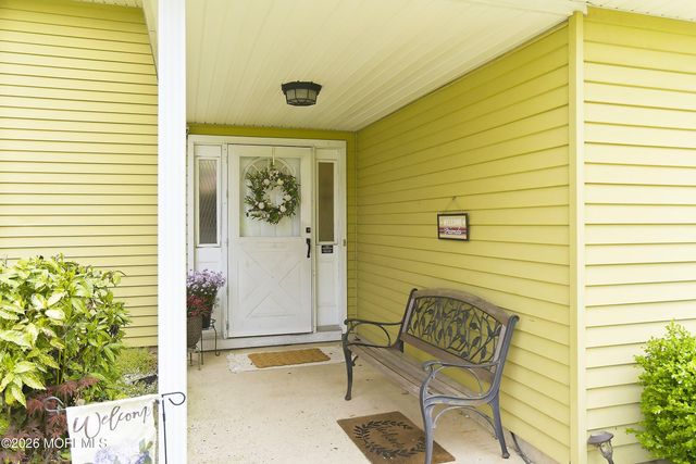 19 Colonial Court, Howell, NJ 07731