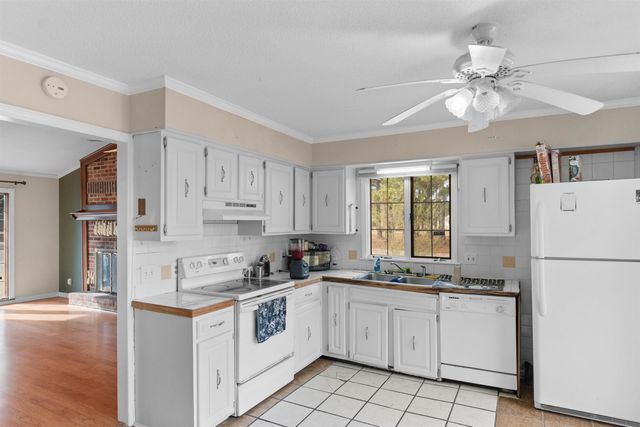 404 Davenport Rd., Mullins, SC 29574