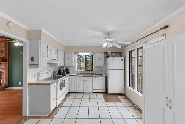 404 Davenport Rd., Mullins, SC 29574