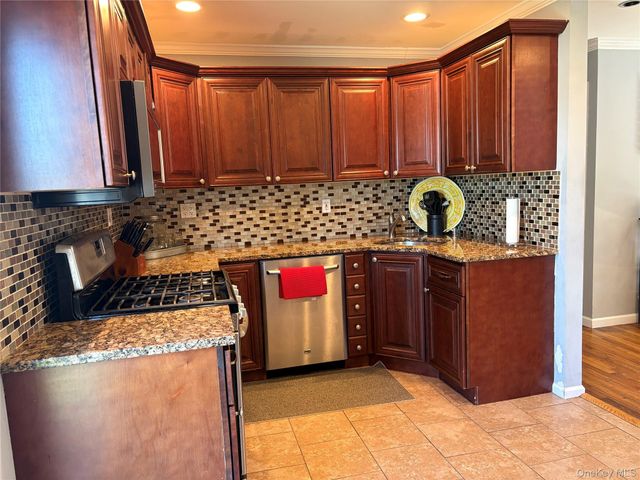 23 Kime Avenue, North Babylon, NY 11703