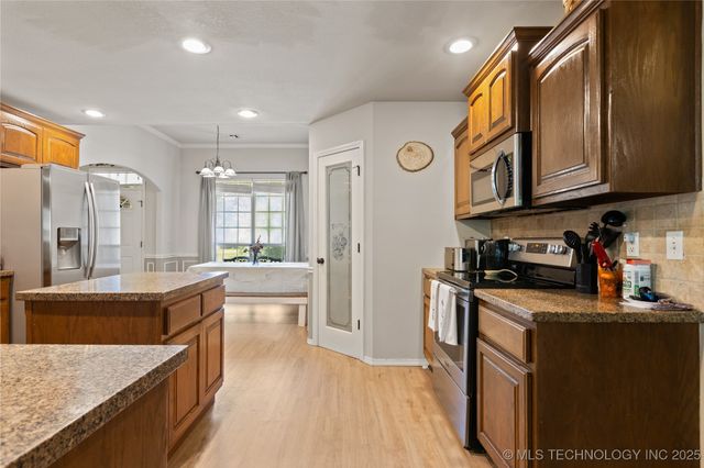 2207 Pecan Chase Circle, Claremore, OK 74017