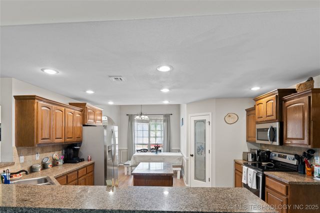 2207 Pecan Chase Circle, Claremore, OK 74017