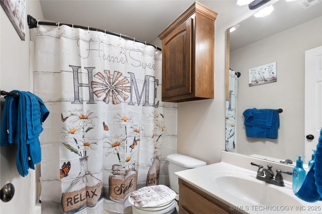 2207 Pecan Chase Circle, Claremore, OK 74017