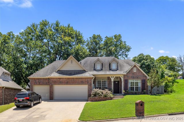 2207 Pecan Chase Circle, Claremore, OK 74017