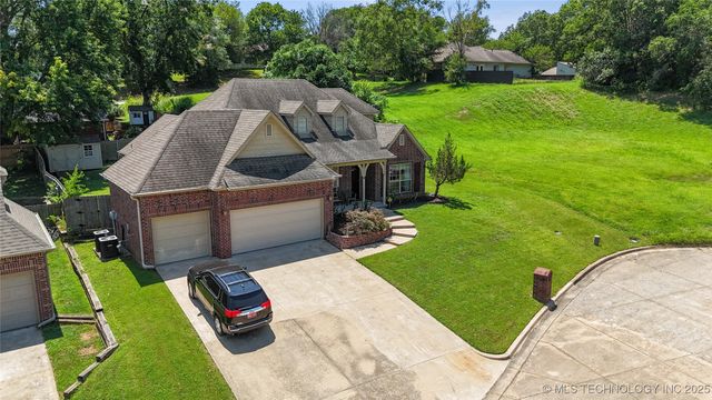 2207 Pecan Chase Circle, Claremore, OK 74017