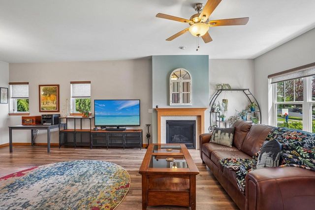 4450 Snowy Ridge Trail, Windsor, WI 53598