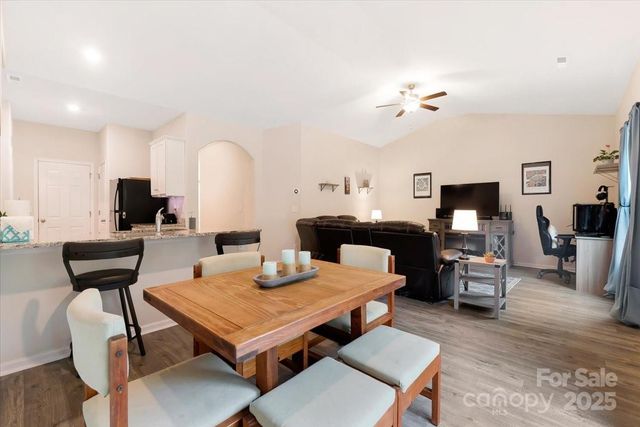 7332 Amberly Hills Road, Charlotte, NC 28215