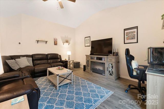 7332 Amberly Hills Road, Charlotte, NC 28215