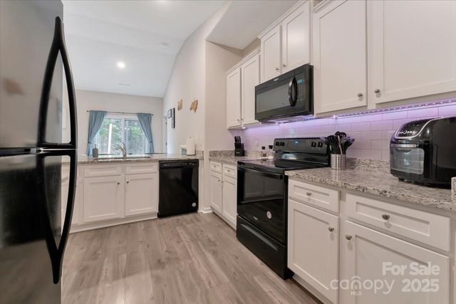 7332 Amberly Hills Road, Charlotte, NC 28215