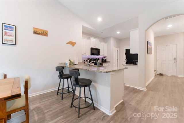 7332 Amberly Hills Road, Charlotte, NC 28215