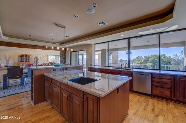 2003 E SMOKETREE Drive, Carefree, AZ 85377