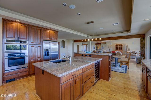 2003 E SMOKETREE Drive, Carefree, AZ 85377