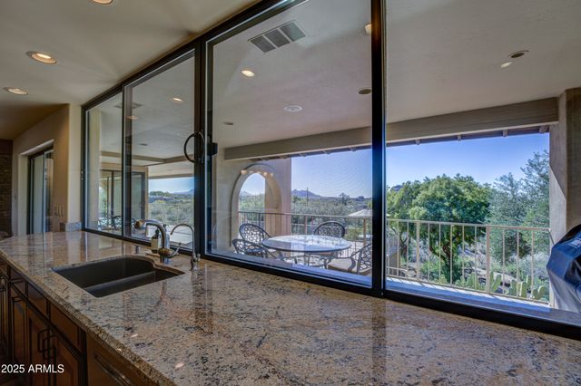 2003 E SMOKETREE Drive, Carefree, AZ 85377