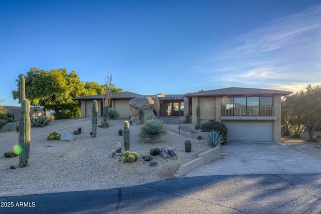 2003 E SMOKETREE Drive, Carefree, AZ 85377