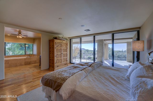 2003 E SMOKETREE Drive, Carefree, AZ 85377