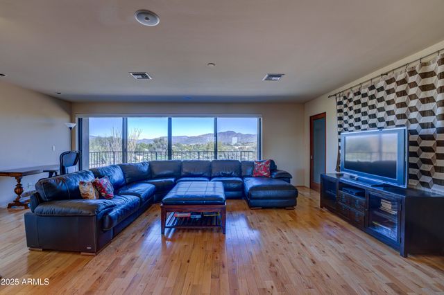 2003 E SMOKETREE Drive, Carefree, AZ 85377