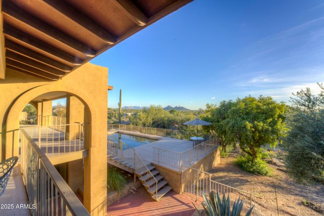 2003 E SMOKETREE Drive, Carefree, AZ 85377