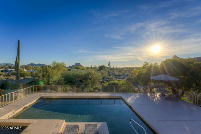 2003 E SMOKETREE Drive, Carefree, AZ 85377