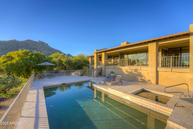 2003 E SMOKETREE Drive, Carefree, AZ 85377