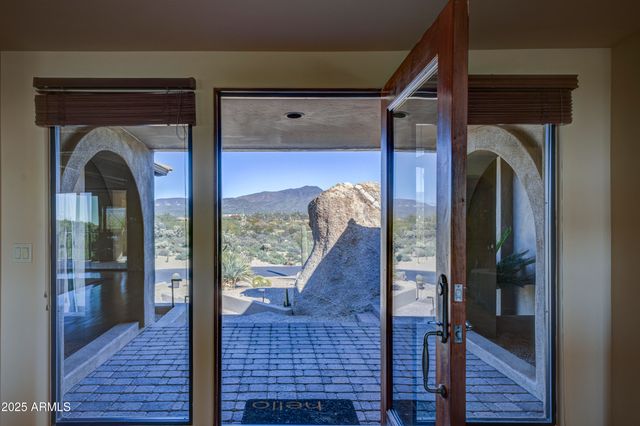 2003 E SMOKETREE Drive, Carefree, AZ 85377