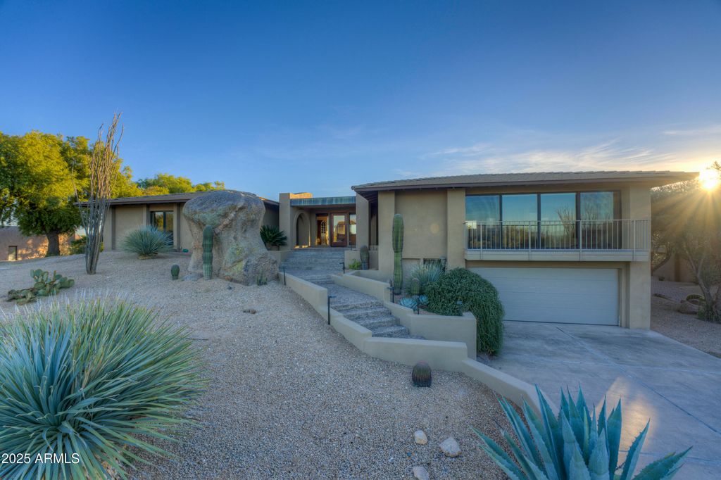 2003 E SMOKETREE Drive, Carefree, AZ 85377