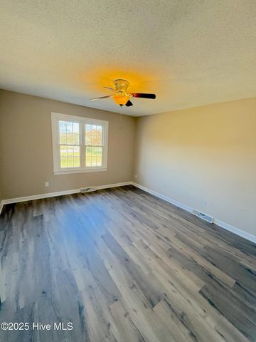 3809 Robin Road, Ayden, NC 28513