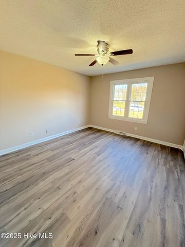 3809 Robin Road, Ayden, NC 28513