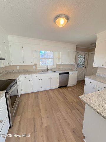 3809 Robin Road, Ayden, NC 28513