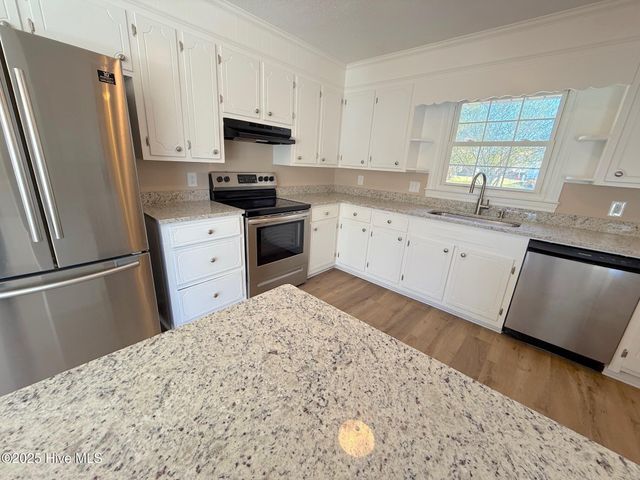 3809 Robin Road, Ayden, NC 28513