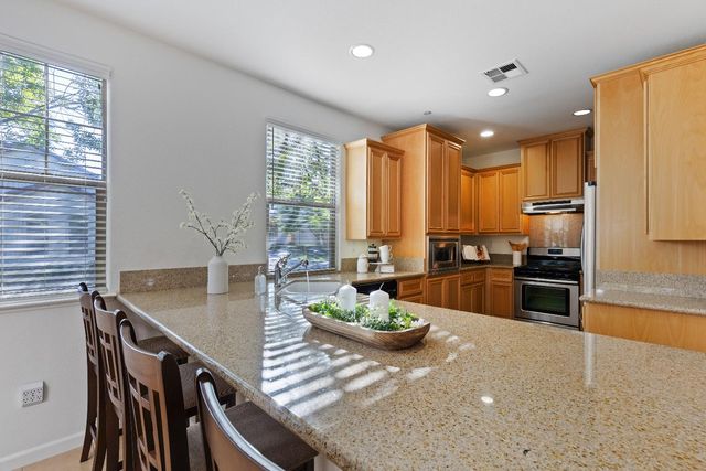 1529 Marseille Ln, Roseville, CA 95747