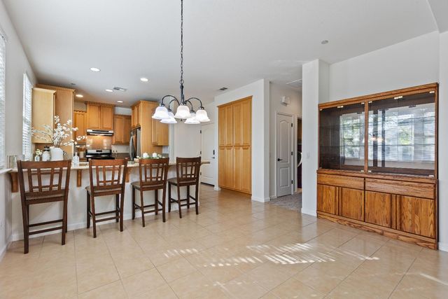 1529 Marseille Ln, Roseville, CA 95747