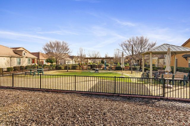 1529 Marseille Ln, Roseville, CA 95747