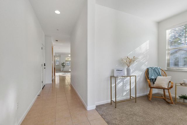 1529 Marseille Ln, Roseville, CA 95747