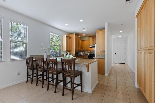 1529 Marseille Ln, Roseville, CA 95747