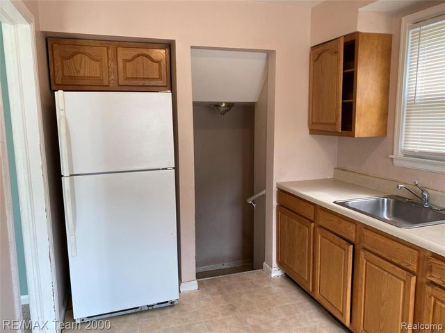 24800 Cooke Street, Dearborn, MI 48124