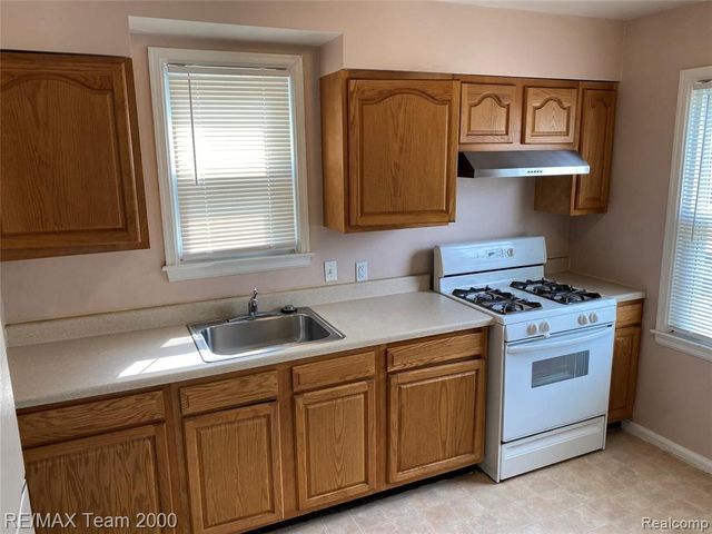24800 Cooke Street, Dearborn, MI 48124