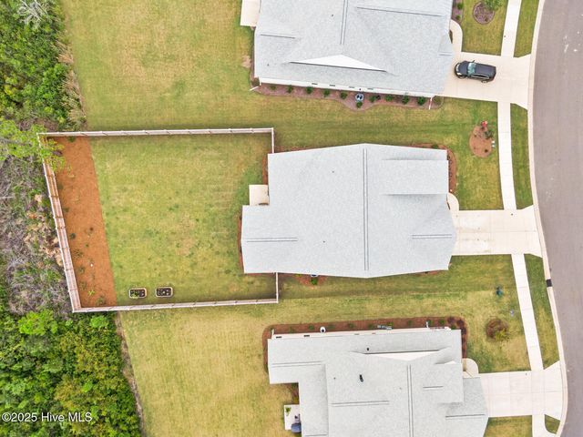 90 E Singing Avenue, Hampstead, NC 28443