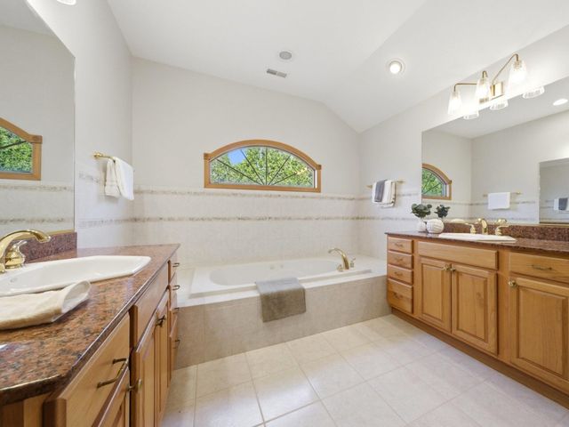 3098 Rosebrook Circle, Westchester, IL 60154