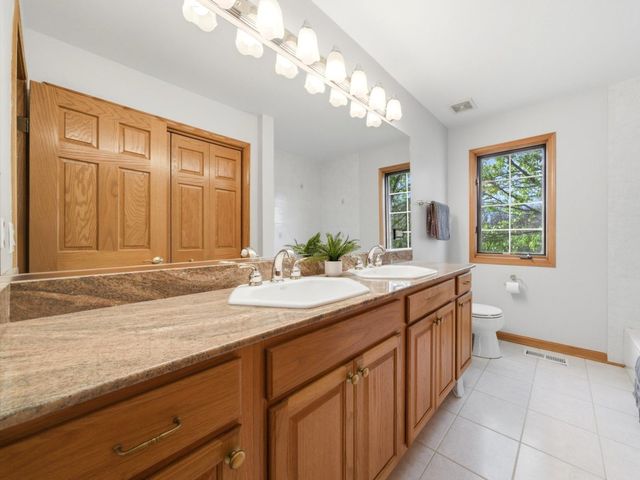 3098 Rosebrook Circle, Westchester, IL 60154