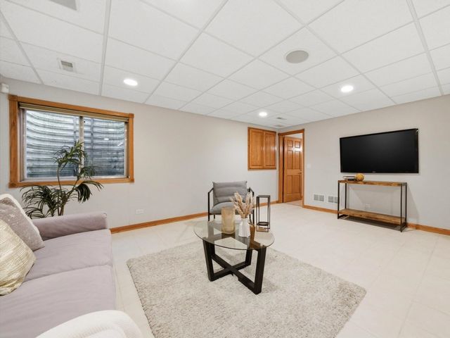 3098 Rosebrook Circle, Westchester, IL 60154