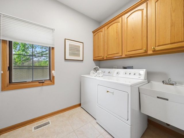 3098 Rosebrook Circle, Westchester, IL 60154