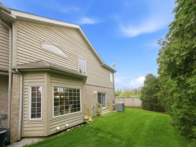 3098 Rosebrook Circle, Westchester, IL 60154