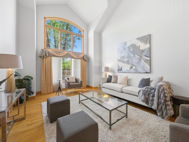 3098 Rosebrook Circle, Westchester, IL 60154