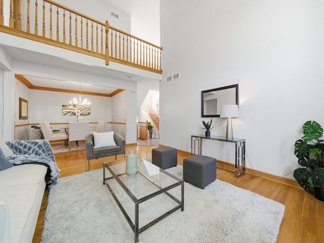 3098 Rosebrook Circle, Westchester, IL 60154