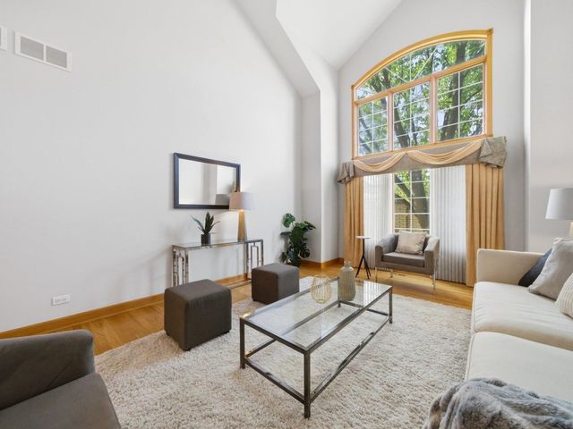 3098 Rosebrook Circle, Westchester, IL 60154