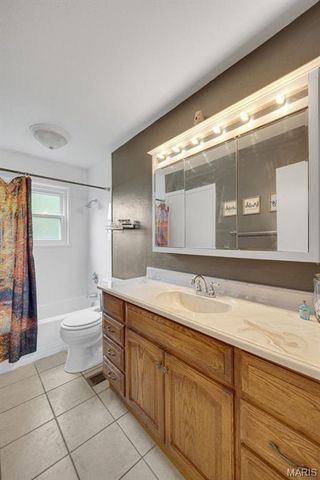 5345 Ville Angela Lane, Hazelwood, MO 63042