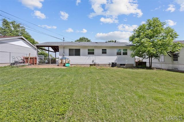 5345 Ville Angela Lane, Hazelwood, MO 63042