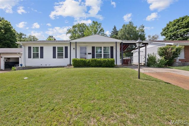 5345 Ville Angela Lane, Hazelwood, MO 63042