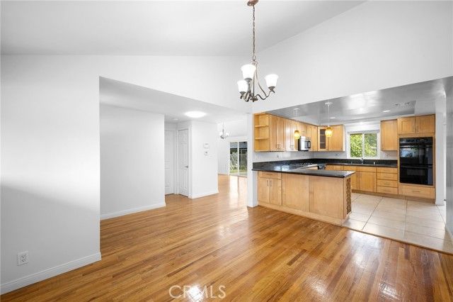 7948 De Soto, Canoga Park (los Angeles), CA 91304