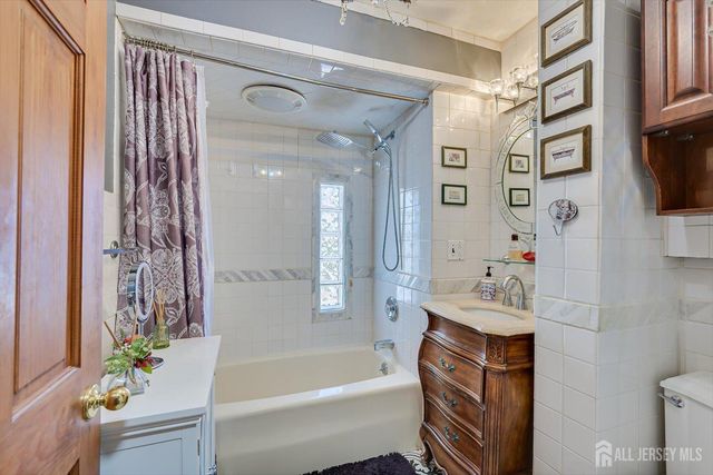 110 Normandy Road, Colonia, NJ 07067